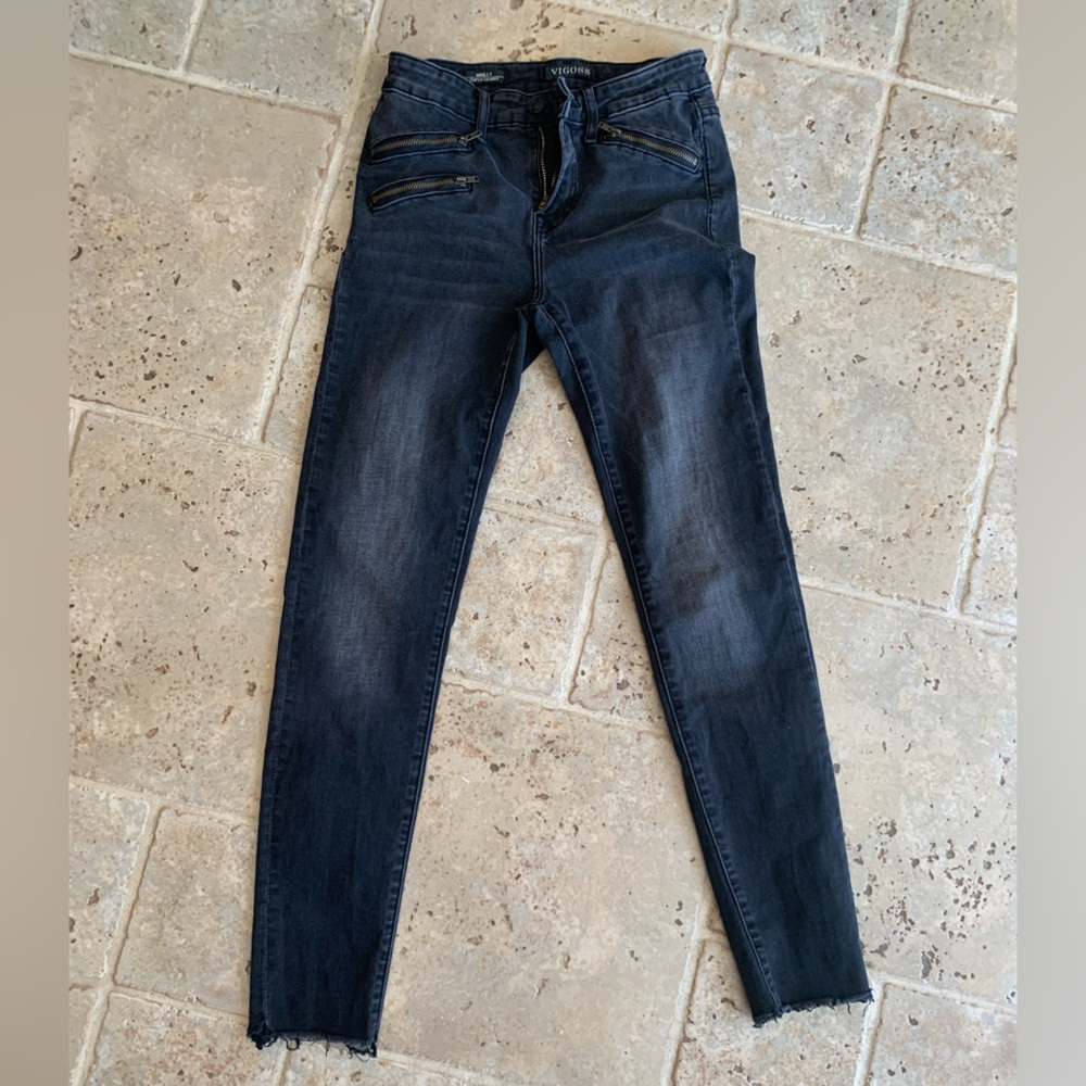 Black Vigoss jeans with stylish zippers for front pockets